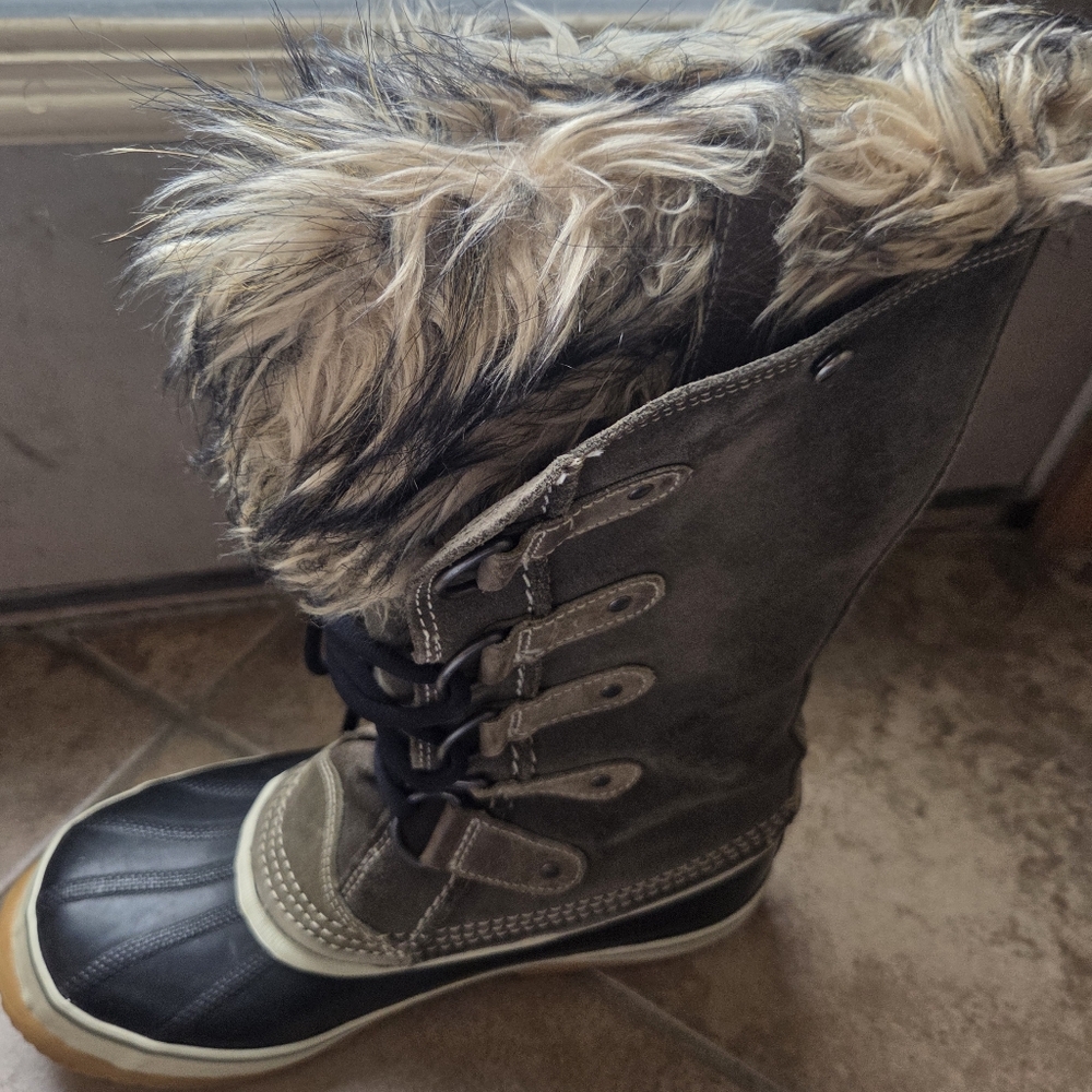 Sorel Joan of Arctic Olive Green Waterproof Fur Trimmed Boots - Picture 4 of 10